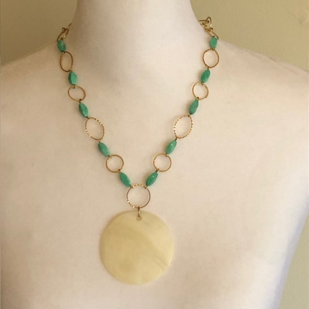 AVON Mother of Pearl Round Disc Turquoise Bead Gold Chain Necklace Vinta…